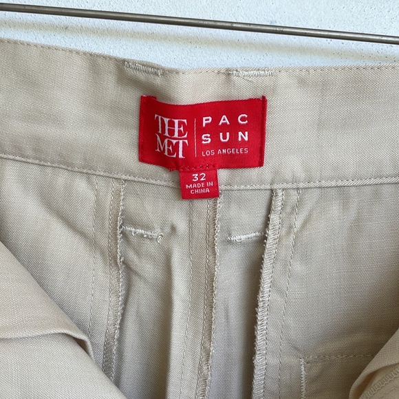 Pacsun men’s khaki pleated shorts size 32 NWT & exterior zipper pocket - Picture 3 of 5